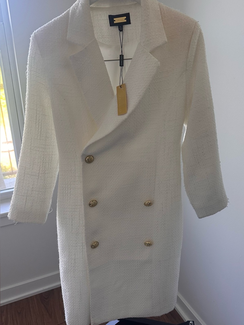Alexia Admor Jacket/dress White  size 6